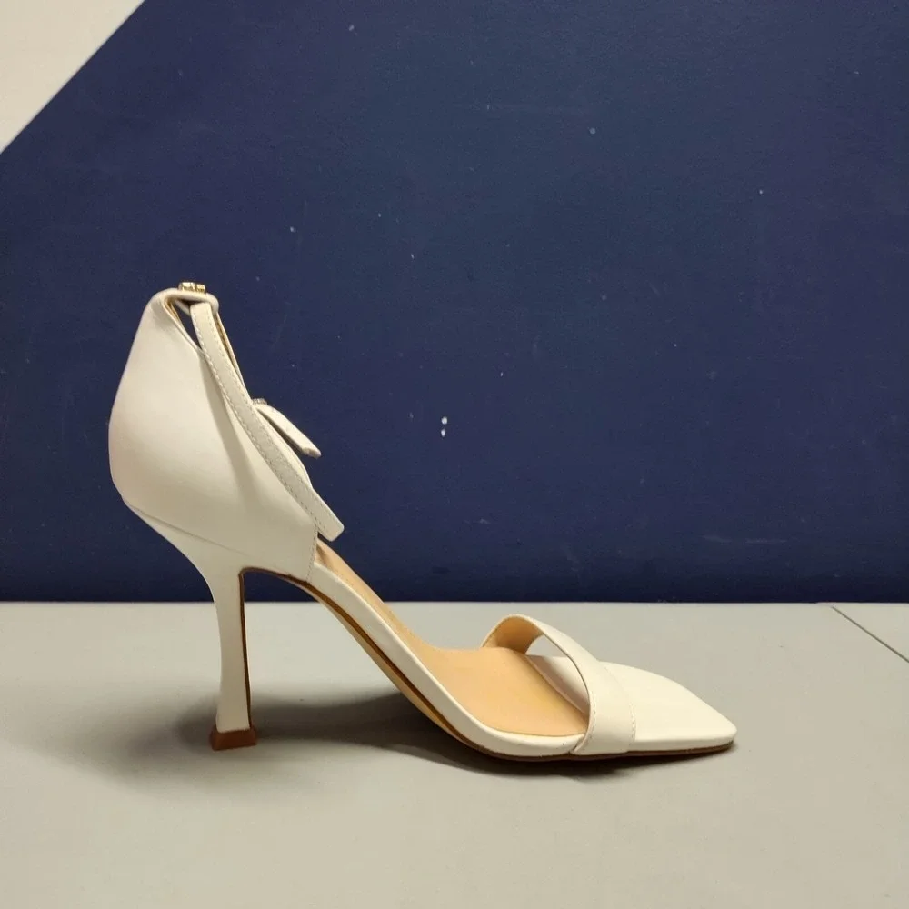 GUESS Gwyael 2 Kitten‎ Heels Womens Size 7.5M White Leather Ankle Strap Open Toe